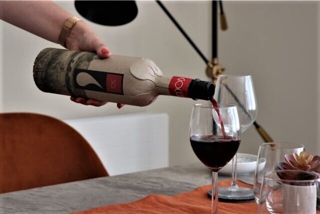 Butelka do wina 2E - nalewanie wina.